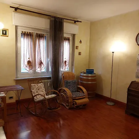 Lovely Apartamento Asti